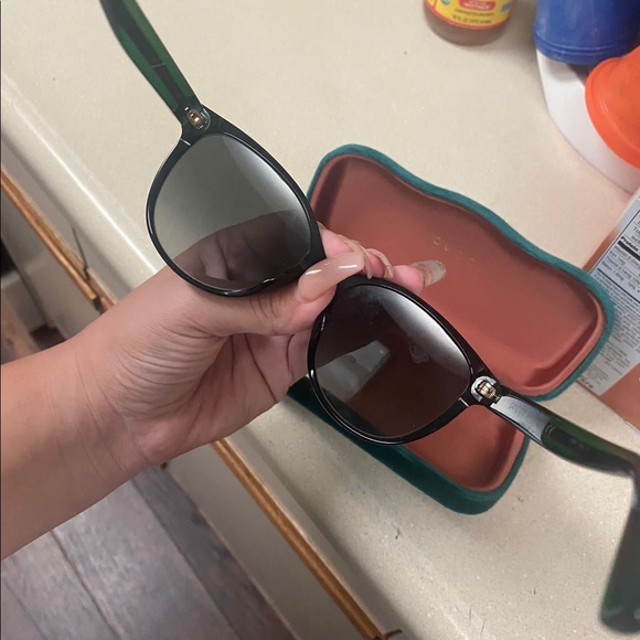 GUCCI SUNGLASSES! - Picture 3 of 7